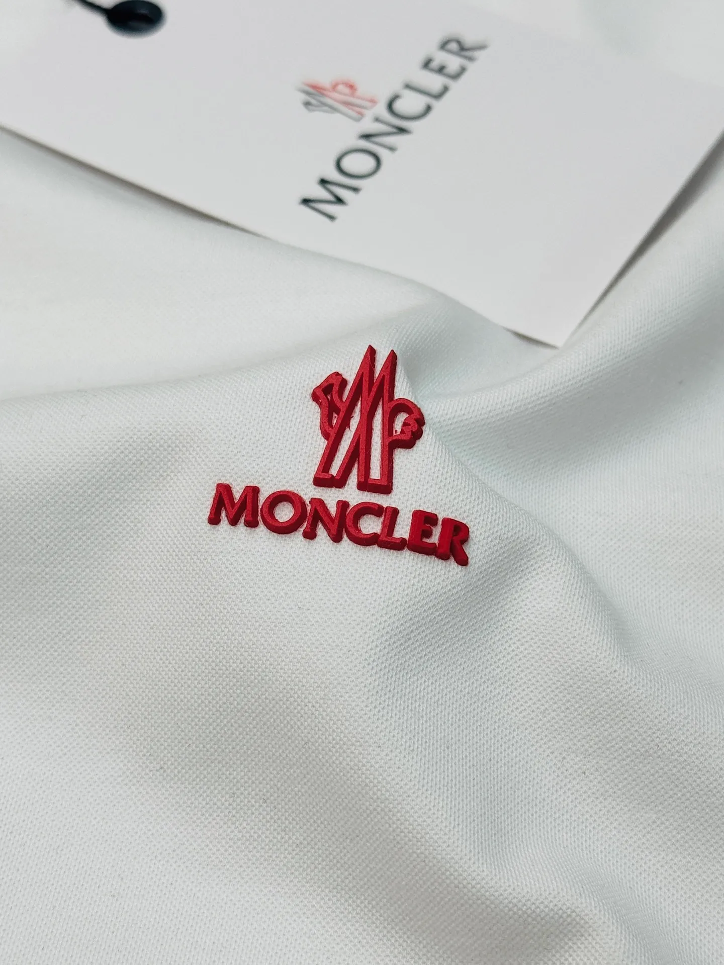⚜️Moncler New Arrival T ， Quality 200g . . ， ！ Red logo， . ✨Classic + ， ， ， ， 、 、 ，Versatile ！ ：White.Black.Sizes：M-4XL ！（175/140 L）